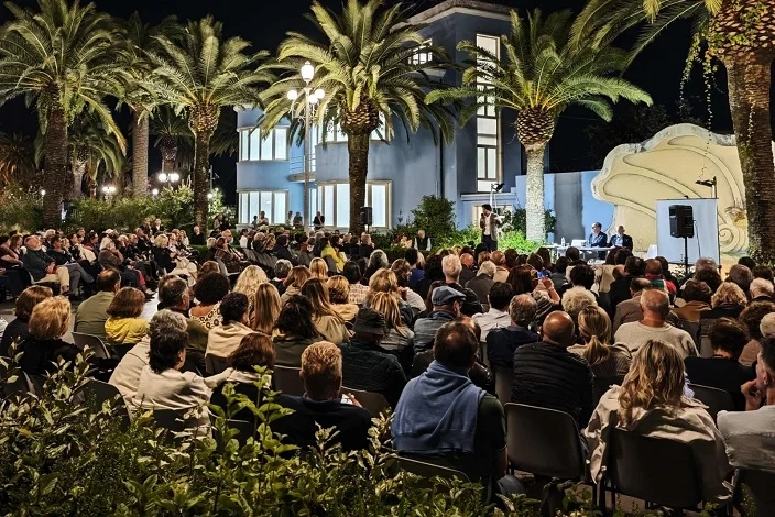 Folla alla Palazzina Azzurra per Massimo Cacciari