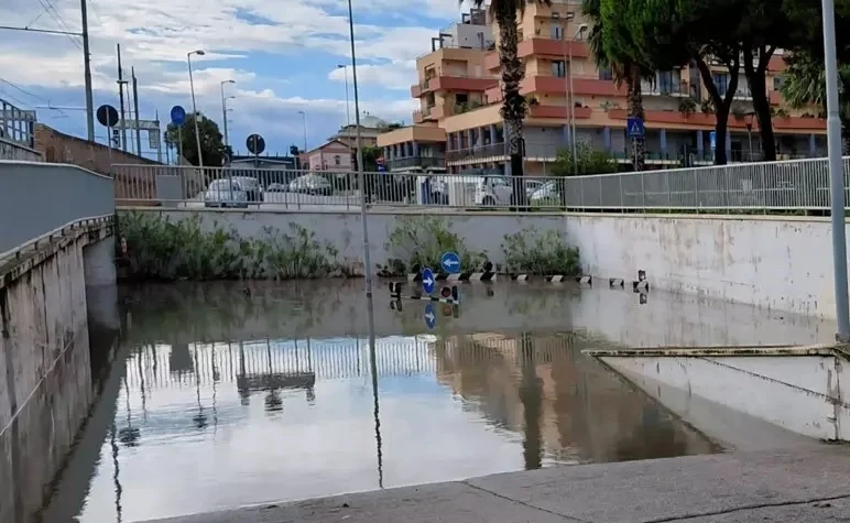 Sottopassi allagati e smottamenti nel Fermano per il maltempo