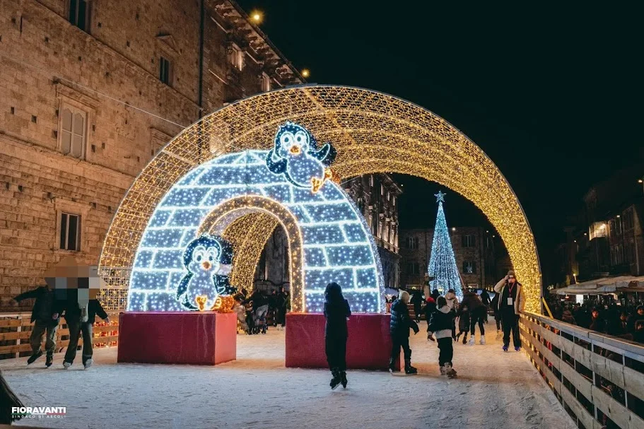Ascoli Piceno - Pista di ghiaccio e villaggio di Natale, si pensa di spostarlo a piazza del Popolo