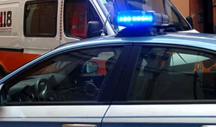 Bimba precipita dal terzo piano ad Ancona, gravissima in ospedale