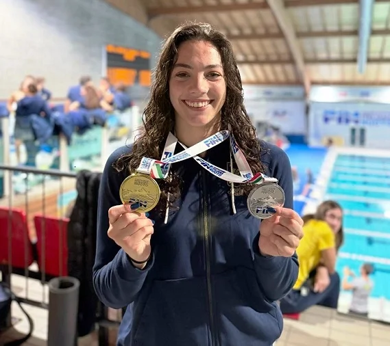 La sambenedettese Elena Capretta vince la medaglia d’oro nei 100 farfalla ai campionati italiani assoluti di nuoto in vasca corta