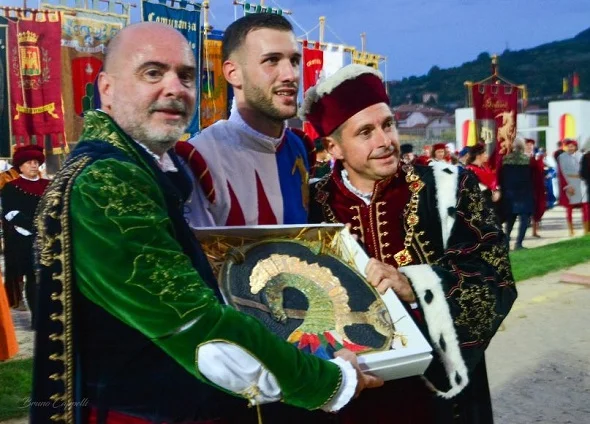 “Ori delle Dame”, i gioielli dei maestri orafi CNA splendono nel corteo della Quintana