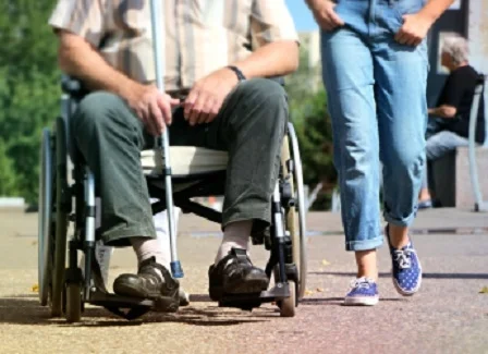 Anziani non autosufficienti, aperto il bando per i contributi  2025