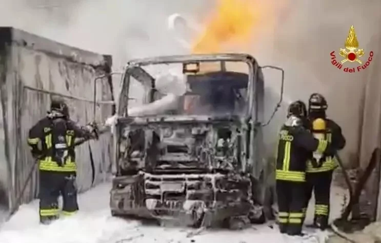 Incendio di un autocisterna a Cossignano, palazzina inaccessibile