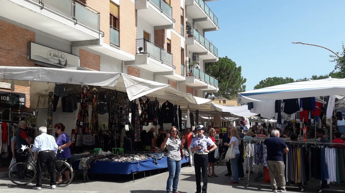 Ascoli Piceno - Gli ambulanti alzano la voce: "Il mercato torni in centro storico"