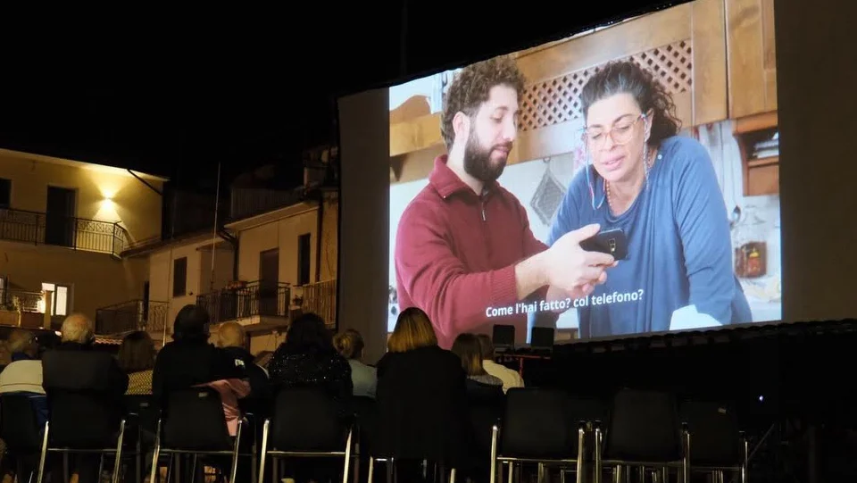 Il Briganti Film Festival accende piazza Aldo Moro: successo per la prima serata e grande attesa per il secondo appuntamento