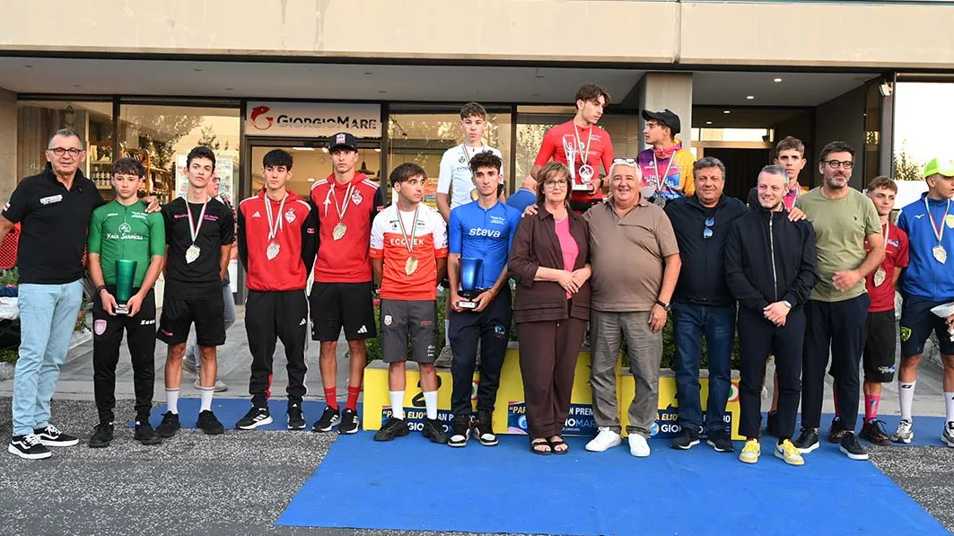 Settima edizione del Papà Elio Gran Premio GiorgioMare: ad Urbisaglia vincono il grande ciclismo e i giovani talenti