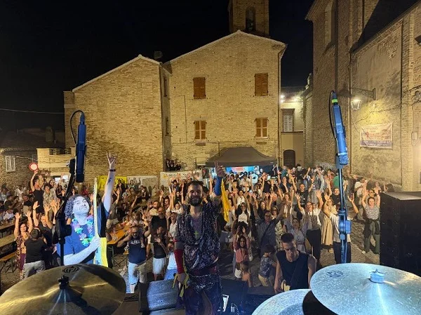 COSSIGNANO: BORGO IN FESTA, SUCCESSO PER "PORCO A TUTTA BIRRA"