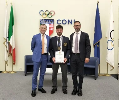 Premiato nel Palazzo del Coni a Roma il Maestro di karate di Alba Adriatica Sandro Pavoni