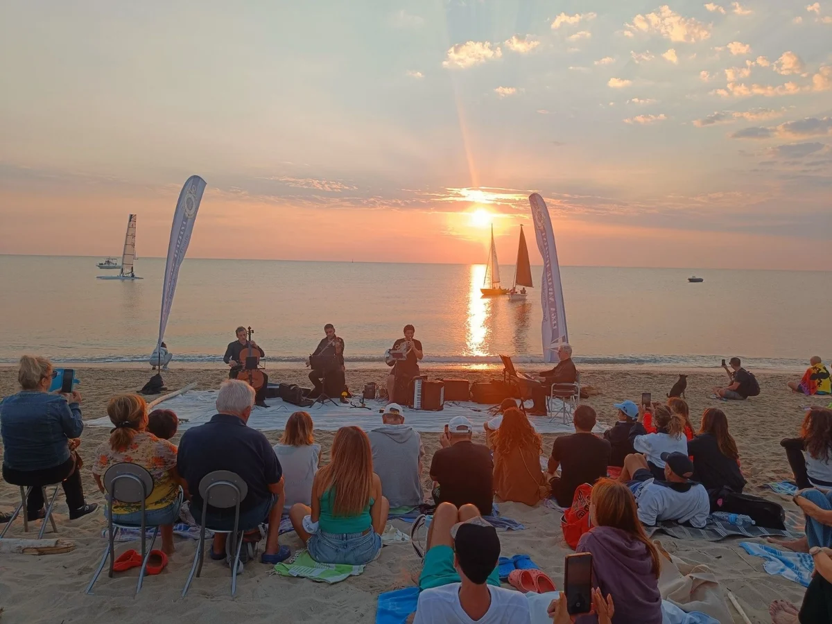 Concerto all’alba alla Sentina: un’emozione tra cielo, mare e musica