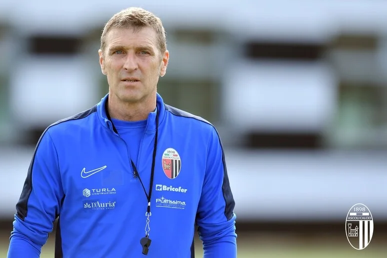 Ascoli Calcio - Vendita della società ancora in standby, ma si potrebbe ripartire da mister Carrera