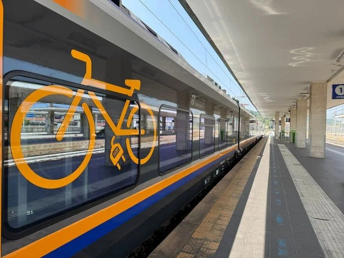 Dalla costa all'interno, nuovo treno elettrico nelle Marche