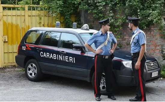 Uccide la moglie a coltellate, fermato nella notte ha confessato