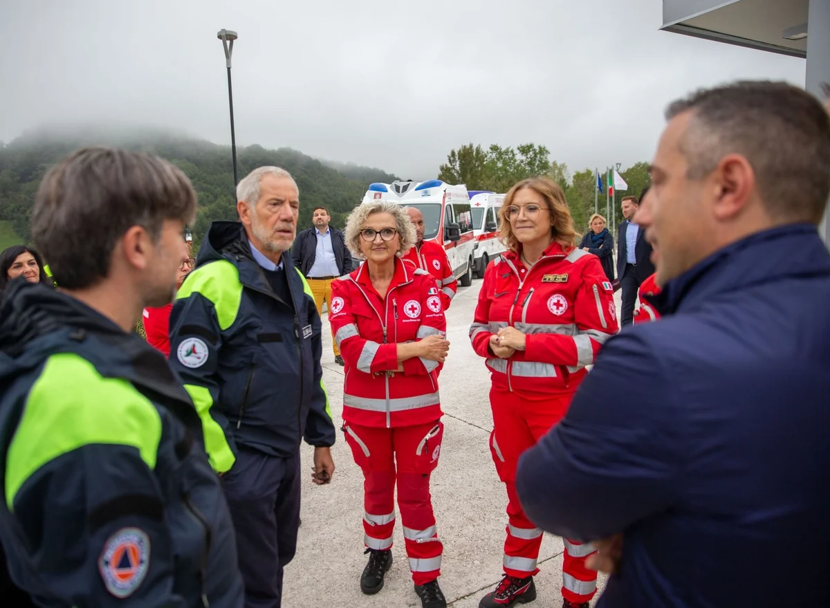Comunanza - Ospite speciale tra i Sibillini: Bertolaso in visita alla Croce Rossa