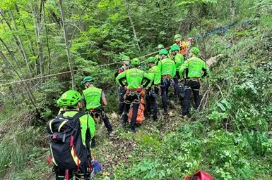 Si perde nei boschi poi smarrisce il cellulare, recuperato dal Soccorso Alpino