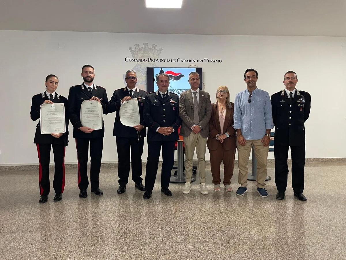 TERAMO: L’OSSERVATORIO REGIONALE DELLA LEGALITÀ DELLA REGIONE ABRUZZO CONSEGNA “ATTESTATI DI RICONOSCENZA” AI CARABINIERI CHE HANNO SVENTATO UNA TRUFFA AI DANNI DI UN’ANZIANA 