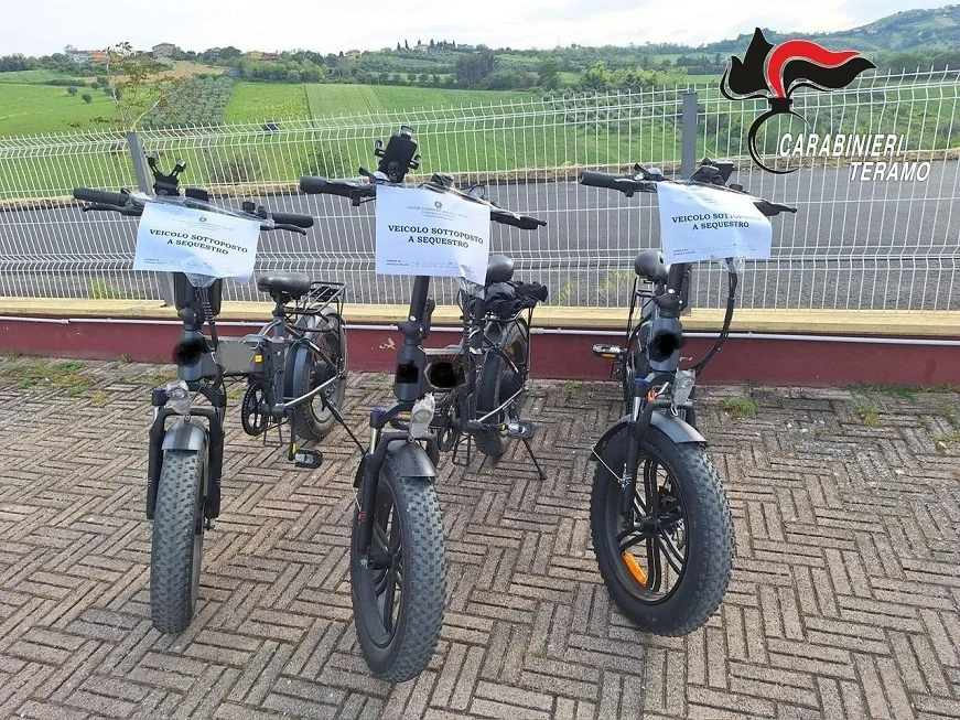 Prosegue senza sosta l’azione di prevenzione e controllo messa in campo dal Comando Provinciale dei Carabinieri di Teramo per contrastare l’allarmante fenomeno delle biciclette elettriche modificate.