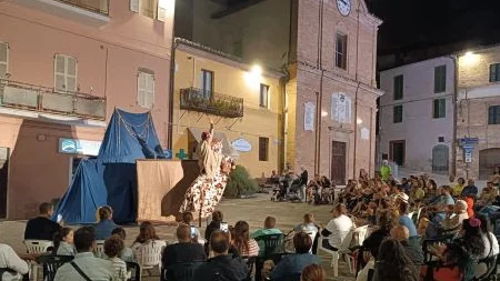 Torna il Friku Festival, la sesta edizione porta in 10 borghi marchigiani 19 spettacoli gratuiti per bambini e famiglie