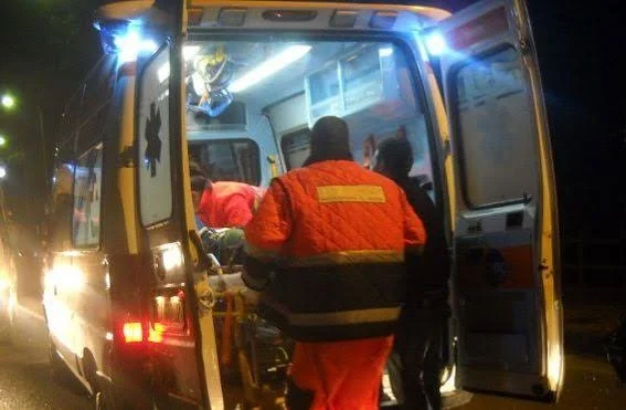 Ripatransone: auto si ribalta in una scarpata, un ferito 