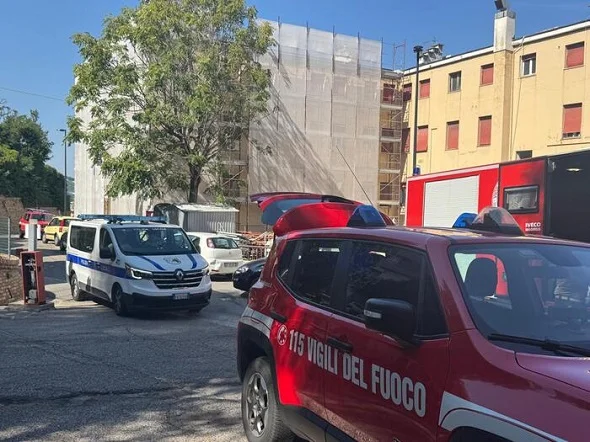 Incidente sul lavoro in un cantiere ad Ancona, dichiarati fuori pericolo gli operai 