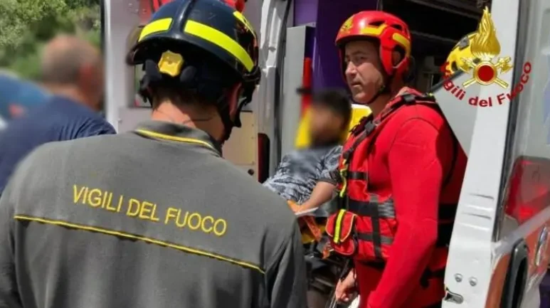 Ascoli Piceno - Rischiano di annegare al fiume Castellano, tre ragazzi salvati dai pompieri