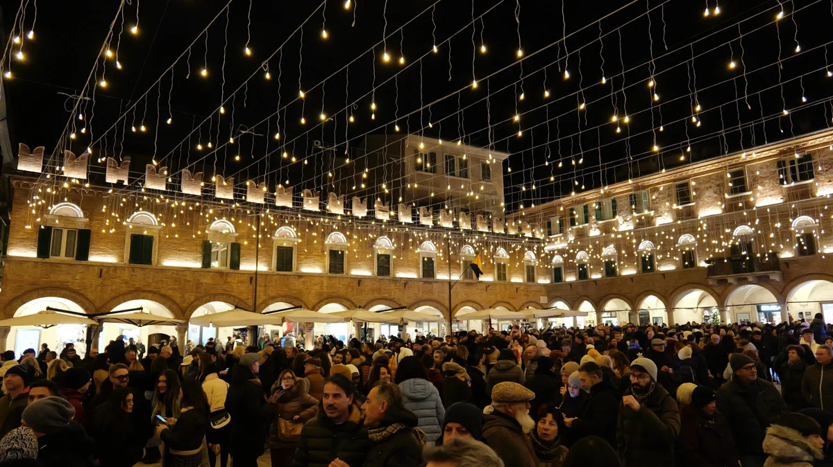 Ascoli Piceno - Luminarie natalizie, Comune a caccia di sponsor