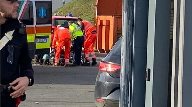 Tragedia in fabbrica, operaio muore schiacciato da un macchinario