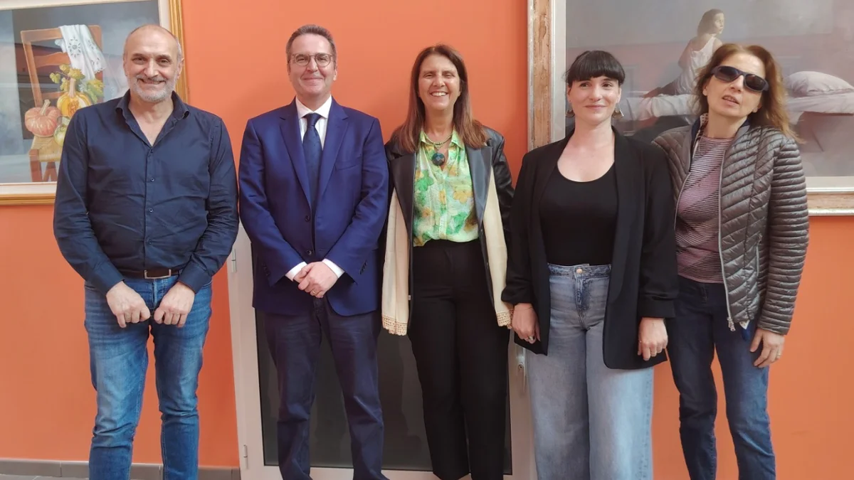 Ad Ascoli l’arte sensibile di “Trame, colori e materia”