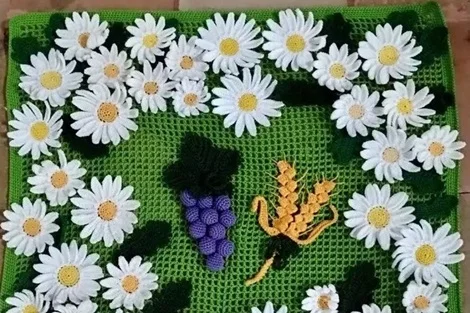Infiorata all'uncinetto, si inizia a lavorare per la quinta edizione