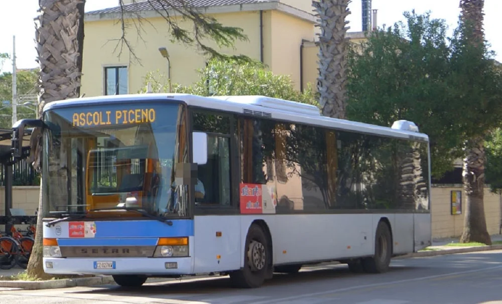 Ascoli Piceno - Tagliate le corse degli autobus, protestano i Comuni della montagna