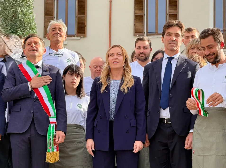 Grande festa per la riapertura di Saladini Pilastri, la premier Meloni: "Città bellissima"