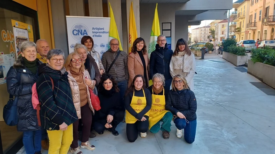 “Il gusto della bellezza”, le creazioni dei maestri artigiani CNA brillano tra i prodotti del mercato Campagna Amica