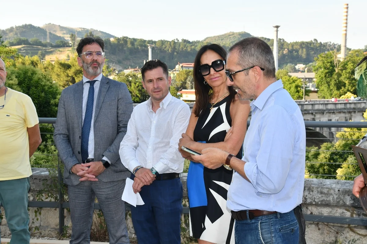 Una targa in ricordo di Aubert Virrone, giovane ascolano che salvò la vita a tre fratellini nelle acque del Castellano