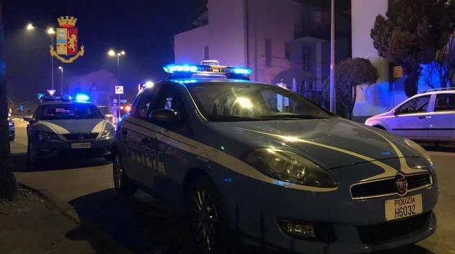 Ascoli, interviene per difendere una donna dalle molestie ma viene accoltellato