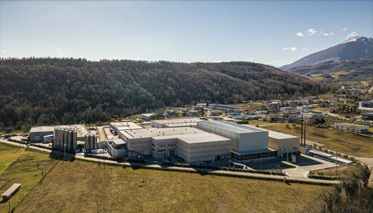Incidente sul lavoro, si ustionano entrambi con plastica fusa