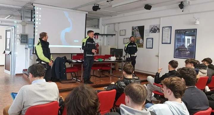 Educazione stradale a scuola, al via il primo ciclo d’incontri promossi dalla Polizia Locale
