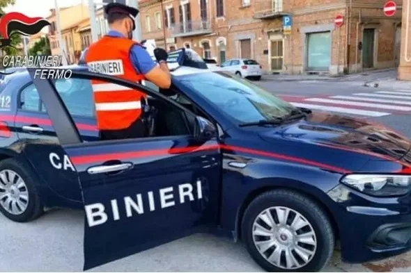 Investe in moto due ciclisti e si allontana, denunciato un 63enne 