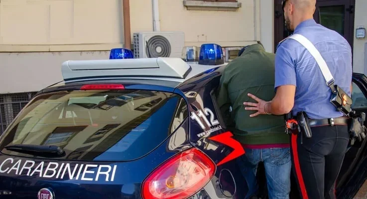 Tentano il furto in un calzaturificio del Fermano, un arresto