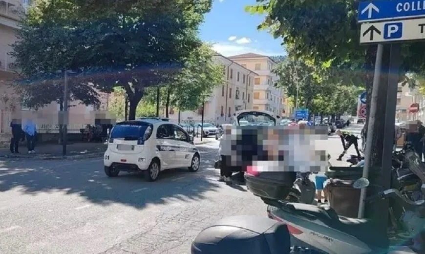 Attraversano la strada e vengono investite, gravi due donne