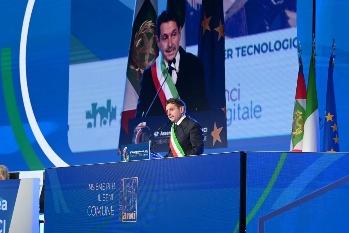 Ascoli Piceno - Il sindaco Fioravanti ha aperto l'Assemblea dell'Anci a Bologna davanti a Mattarella