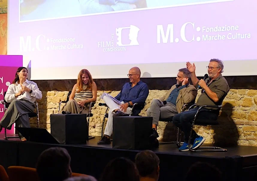 Grande successo per la premiere della prima puntata della serie tv Balene con il regista e gli attori