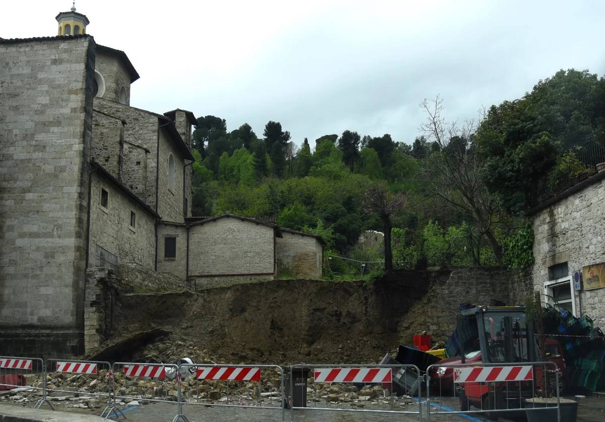 Ascoli Piceno - Muro crollato a Porta Romana, il sindaco Fioravanti fa chiarezza