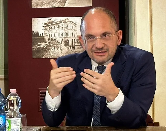 Grottammare, domenica 26 gennaio la presentazione del libro "Mediae Terrae" del commissario Guido Castelli