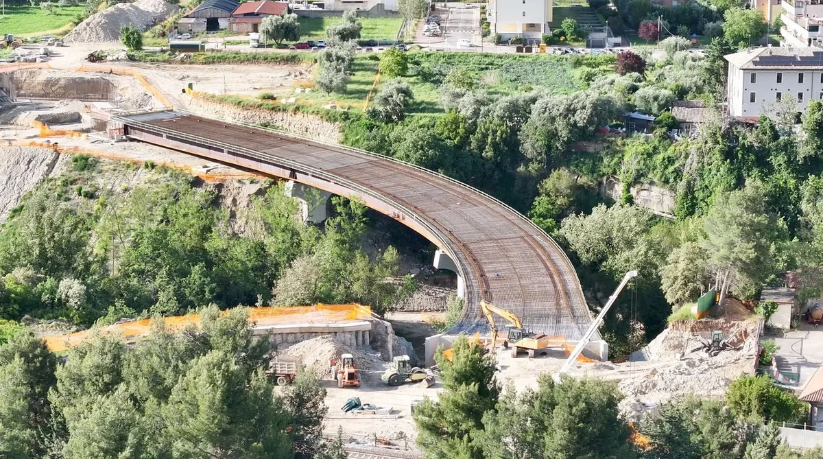 Ascoli Piceno - Ponte sul Tronto, sopralluogo del sindaco: "Lavori chiusi entro l'anno"