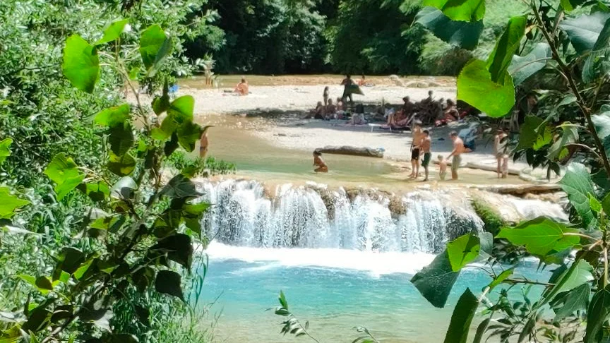 Ascoli Piceno - Tutti alla spiaggetta del Castellano, ma occhio ai divieti del Comune