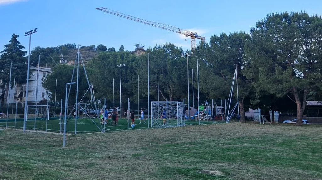 Ascoli Piceno - Campo riqualificato ma mai inaugurato dal Comune, polemica a Borgo Solestà