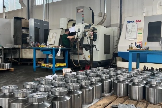 Muore al lavoro in una fonderia nel Maceratese
