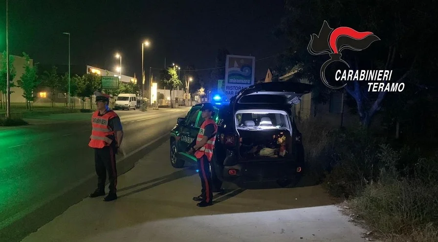 Manomette il braccialetto elettronico ed evade, arrestato