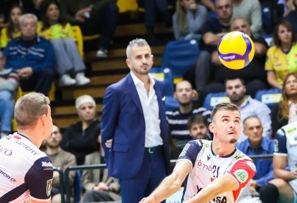 Coach Massimiliano Ortenzi dopo la sconfitta di Modena: “Abituarsi in fretta a guardare oltre"