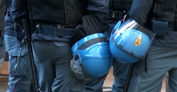 XIV Reparto Mobile: scontri a Roma al corteo "contro il governo della guerra" e per la Palestina. Nessun ferito tra i poliziotti di Senigallia. Immediato il paragone con i fatti di Ascoli